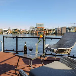  Bed and breakfast Houseboat With Canalview And Free Bikes